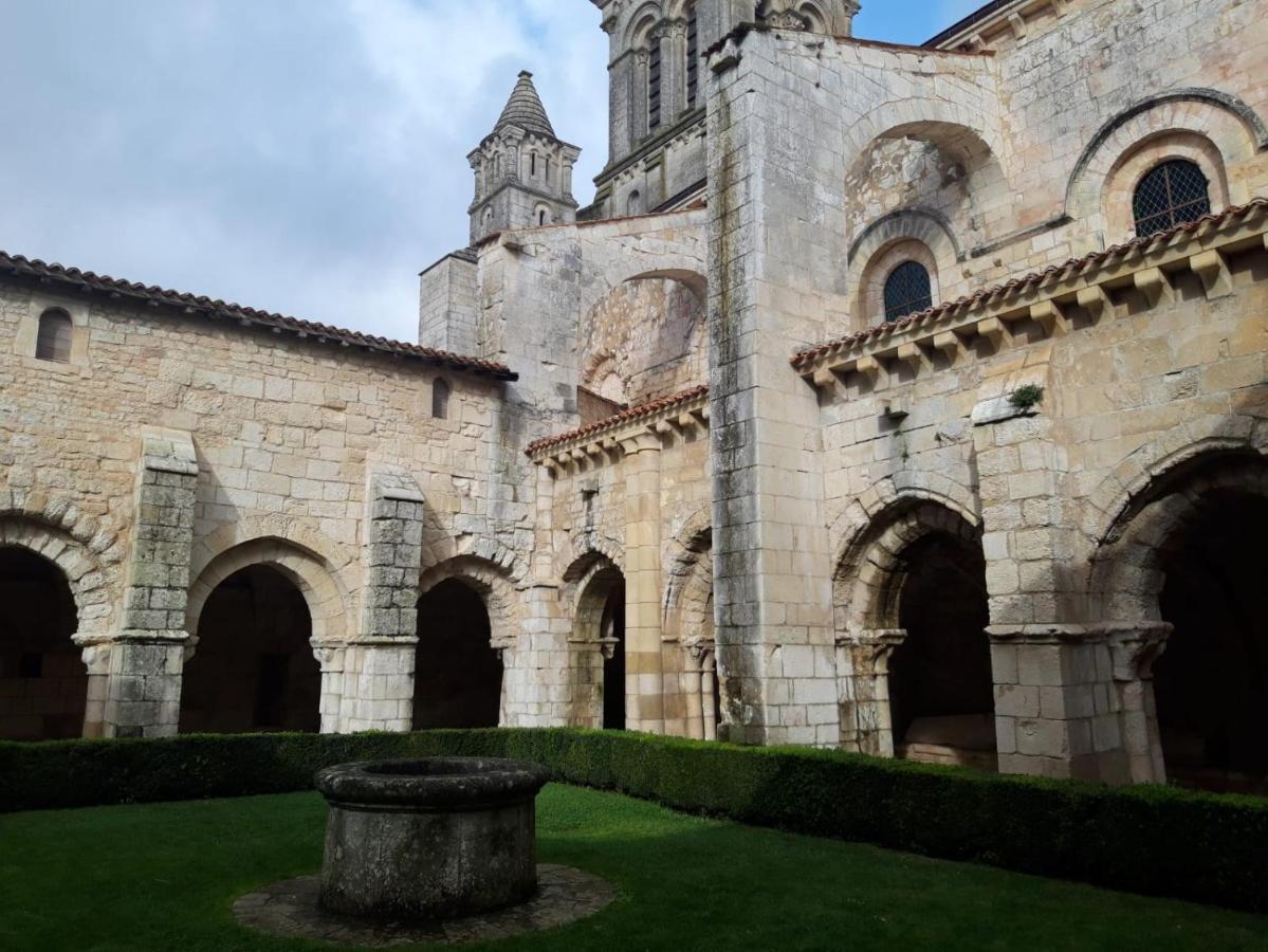 לינה וארוחת בוקר Saint-Hilaire-la-Palud Au Coeur Du Marais מראה חיצוני תמונה